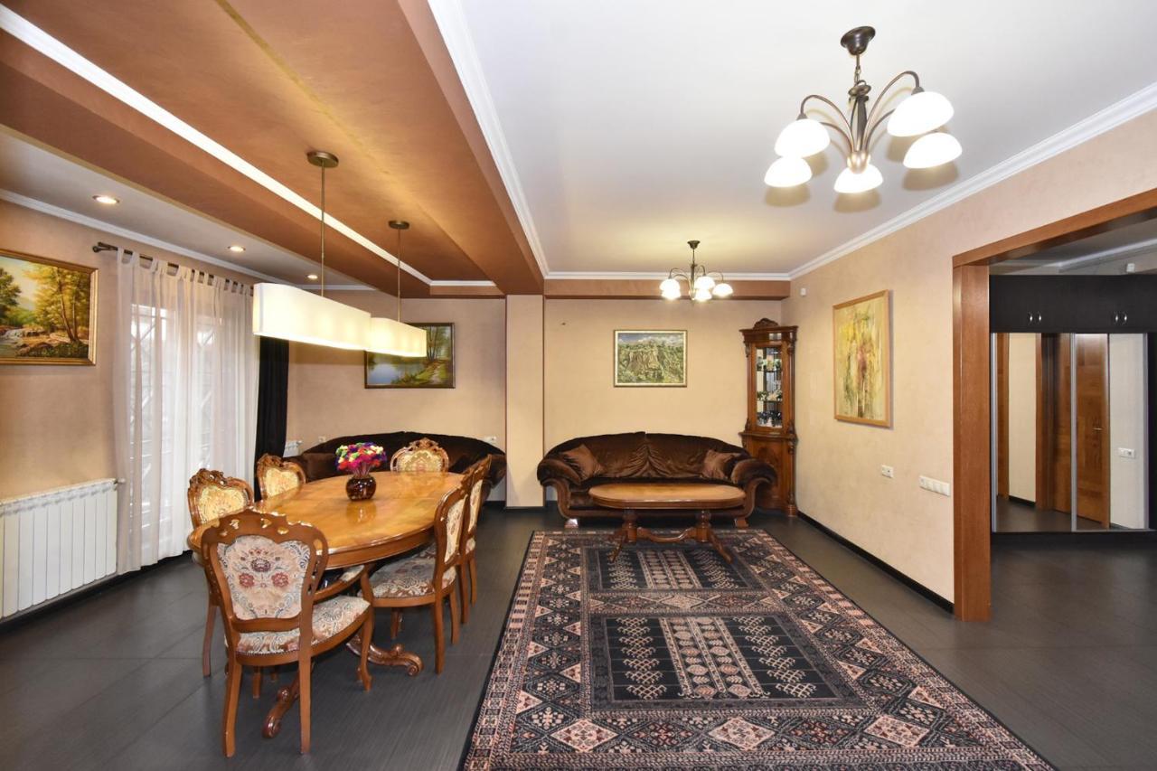 Dos Guest House 耶烈万 外观 照片